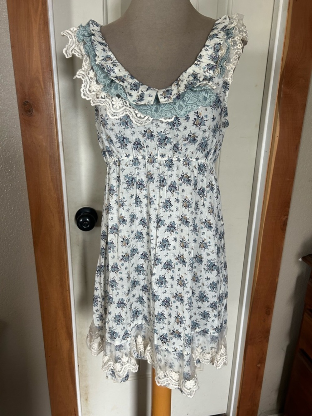 Dress - Picture 16 of 16
